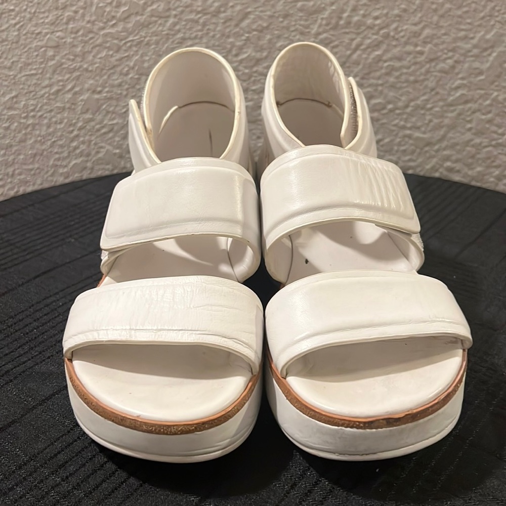 DKNY White Leather Strappy Wedge Sandals Size 7 velcro straps.